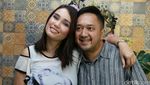 Aww, Mesranya Franky Sihombing Cium Feby Febiola