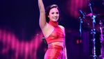 Red Hot Demi Lovato Seksi di Panggung