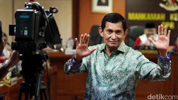 Presiden Direktur PT Freeport Indonesia Maroef Sjamsoeddin memberikan keterangan saat sidang etik Mahkamah Kehormatan Dewan (MKD) DPR di kompleks Parlemen, Senayan, Jakarta, Kamis (3/12). Maroef Sjamsoeddin menjadi saksi dalam sidang etik MKD DPR terkait rekaman pertemuannya dengan Ketua DPR Setya Novanto dan pengusaha M. Riza Chalid, terutama adanya dugaan permintaan saham kepada PT Freeport Indonesia.  Ari Saputra/detikcom