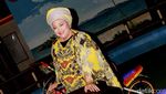 Dewi Hughes dan Becak Mini