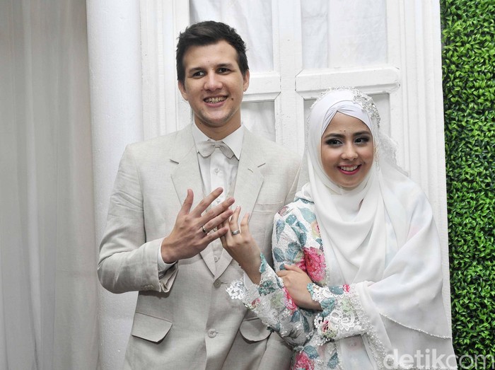 Penjelasan Keluarga Stuart Collin Soal Kunjungan Pertama ke Rumah Risty