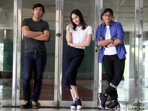 Negeri Van Oranje: Kejutan Dibalut Cerita Cerianya Persahabatan