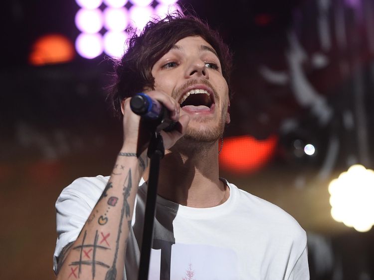 Serunya Louis Tomlinson Eks One Direction, Saat Ngopi dan Sarapan