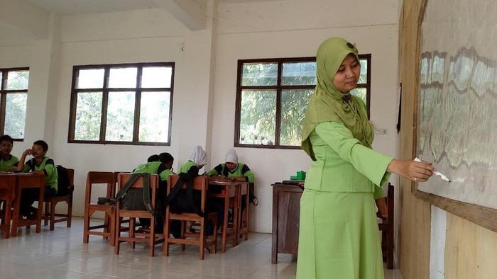 Begini Kerasnya Perjuangan Guru Tunadaksa Dirikan Sekolah Gratis