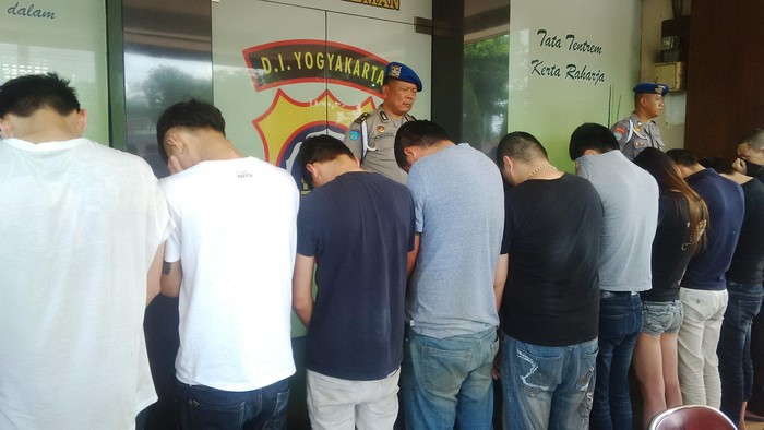 15 WNA Tiongkok yang Ditangkap di Sleman Jaringan Penipu Online