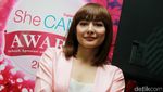 New Hair! Dewi Rezer Cantik Berponi