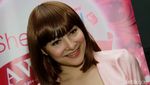 New Hair! Dewi Rezer Cantik Berponi