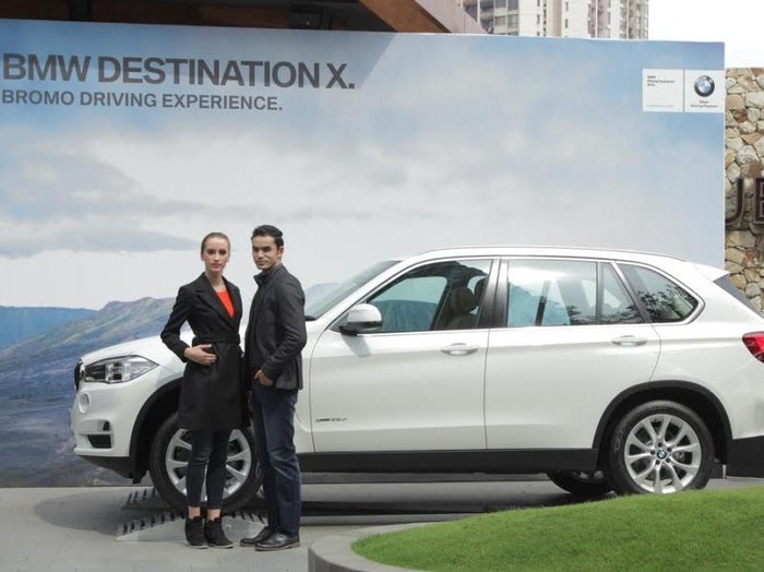 BMW Tengah Menyiapkan SUV Listrik Pesaing Tesla Model X?