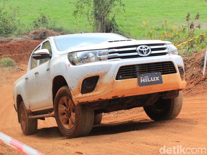 Lexus Pertimbangkan Pikap Mewah Berbasis Hilux