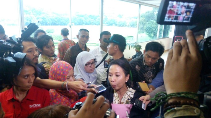 Menteri Rini Sambangi DPR Bahas Pansus Pelindo II