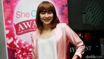 New Hair! Dewi Rezer Cantik Berponi