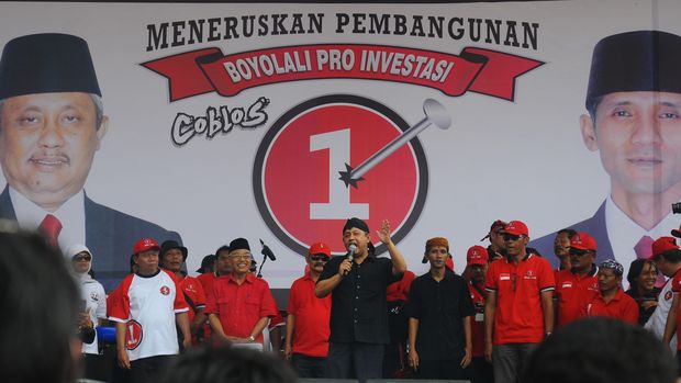 Bupati Boyolali Seno Samodro (tengah), di Boyolali, 2015.