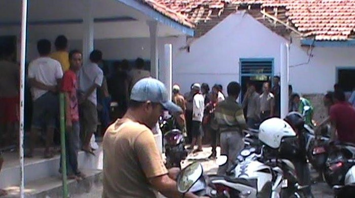 Tebang Pohon Kamboja yang Tumbuh di Makam Desa, Ketua RT ini Diluruk Warga