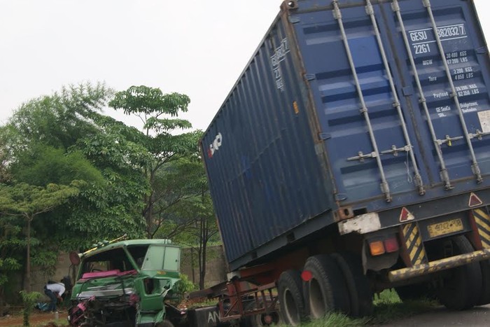 Ada Truk Kontainer Kecelakaan, Macet Panjang di Tol Jakarta-Cikampek