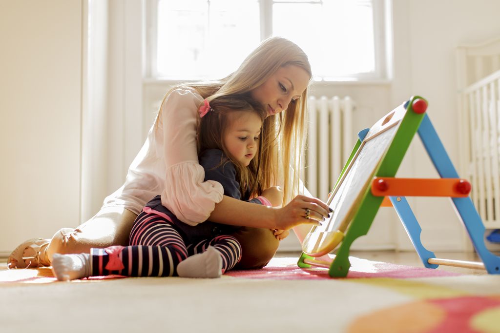 ilustrasi ibu dan anak main