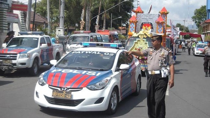 Protes Sikap KPU, Salah Satu Paslon Pilkada Situbondo Walk Out saat Kirab Damai
