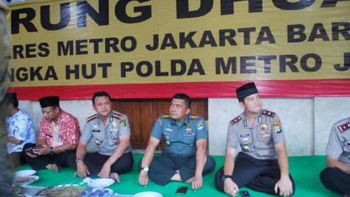 HUT Polda Metro ke-66, Polisi Gelar Baksos hingga Bersih-bersih di Masjid