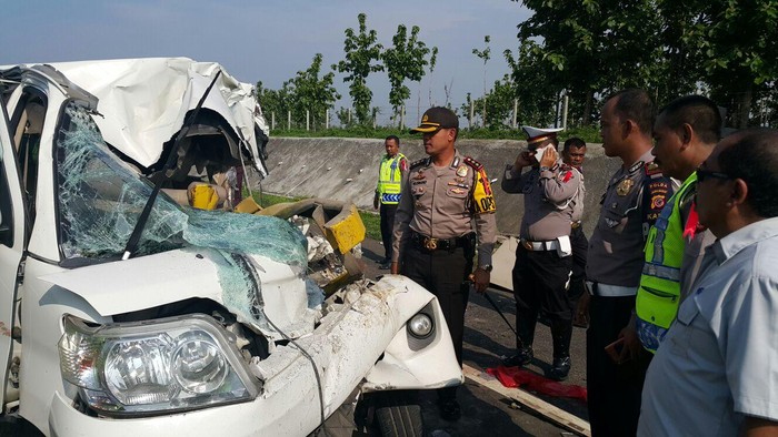 Kecelakaan Maut Daihatsu Luxio di Cipali, 6 Orang Tewas