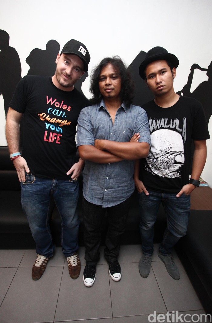 Hengkang dari GBS, Jono Tak Berhenti Bermusik