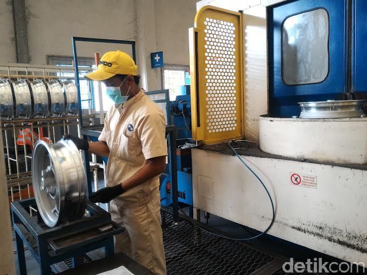 Di bawah PT Chemco Harapan Nusantara, Manufacturer of Brake System & Alumunium Parts, Nissin sudah diproduksi di Indonesia sejak 1989, di Karawang Timur Jawa Barat, setelah melakukan join future dengan Nissin Kogyo Co., Ltd.