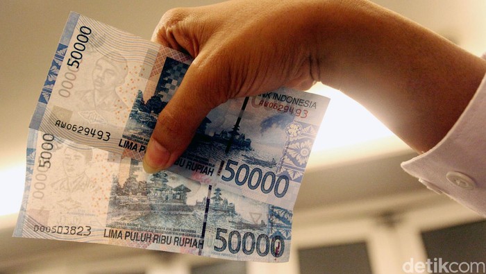 Direktorat Tindak Pidana Ekonomi Khusus Bareskrim Polri berhasil membongkar jaringan kejahatan kasus uang palsu dalam rangka pilkada. Uang palsu dari berbagai mata uang asing  berhasil diamankan sebelum diedarkan. Uang palsu dari berbagai mata uang asing digelar dalam jumpa pers di Mabes Polri, Jalan Trunojoyo, Jakarta Selatan, Senin (07/12/2015).