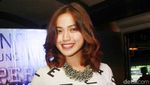 Jessica Iskandar Tetap Hot Tampil Kasual