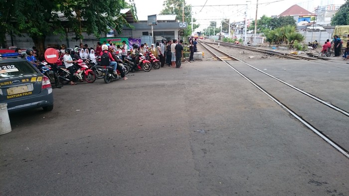 Perlintasan KA Angke Tempat Tabrakan Metromini Vs KRL akan Ditutup