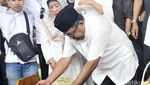Suasana Duka di Pemakaman Ibunda Rano Karno