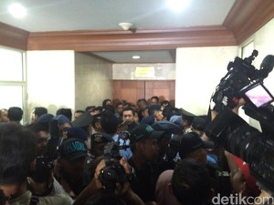 30 Menit Novanto Masuk ke MKD, Pintu Ruang Sidang Masih Tertutup