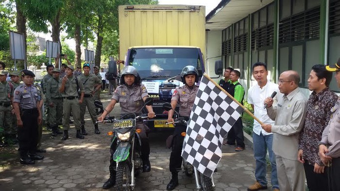Aparat Bersenjata Kawal Distribusi Logistik Pilkada di Sleman
