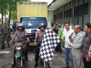 Aparat Bersenjata Kawal Distribusi Logistik Pilkada di Sleman