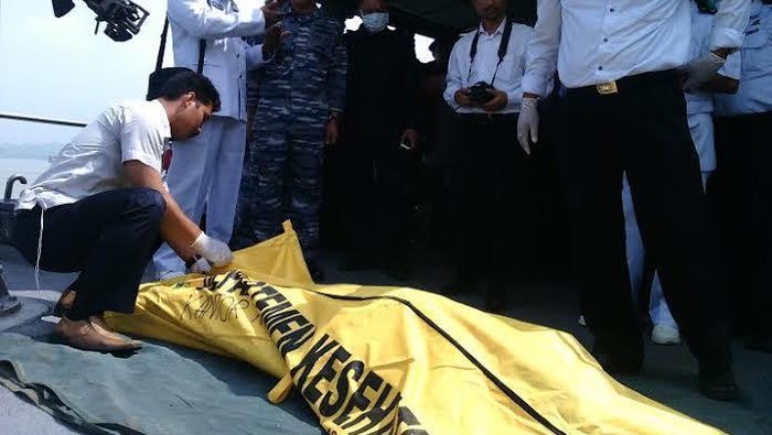 Mayat Tak Beridentitas Ditemukan Mengambang di Perairan Gresik