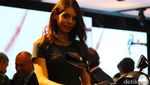 Wanita Italia dan Roda Dua
