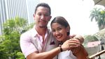 Kemesraan Melanie Putria dan Angga Puradiredja