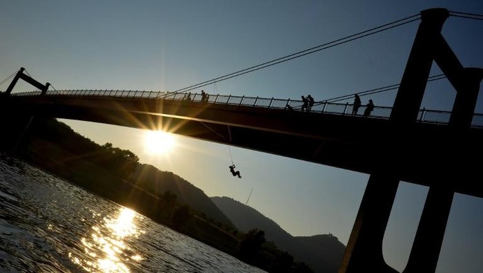 Uang Rp 1,5 M Tercecer di Sungai Danube, Polisi Austria Bingung
