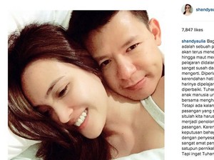 Unggah Foto Mesra, Shandy Aulia Curhat tentang Pernikahan
