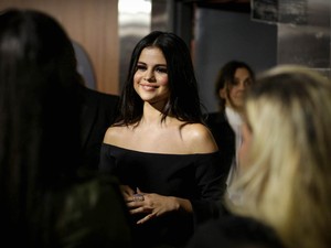 Tarif Sekali Postingan Instagram Selena Gomez: 600 iPhone 7
