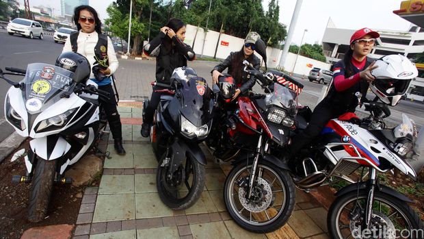 Lady Bikers! Sebelum Naik Motor Perhatikan Hal Ini Ya!