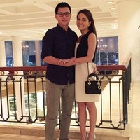 Selain usia, keduanya juga datang dari latar belakang profesi berbeda. Shandy dikenal sebagai aktris, sementara David merupakan pengusaha yang ayahnya memiliki bisnis di bidang penambang batu bara. (Foto: Instagram/@shandyaulia)