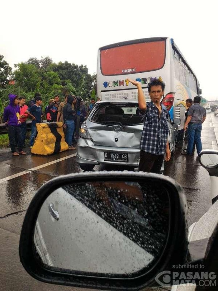 Tabrakan Beruntun Bus dan 5 Mobil di Tol Padaleunyi, Lalin Macet