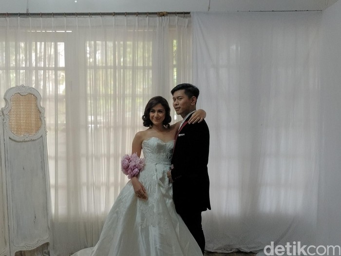 Intip Foto Prewedding Nina Zatulini dan Chandra Tauphan
