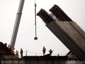 RI Rajin Bangun Infrastruktur Jadi Target Empuk Baja Murah China