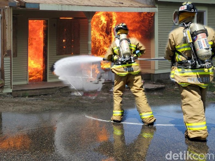 Trafo Listrik di Dekat Kejagung Meletup, Api Langsung Dipadamkan