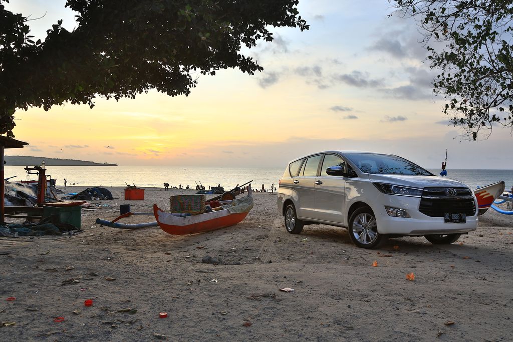 Test drive toyota kijang innova model terbaru di Bali