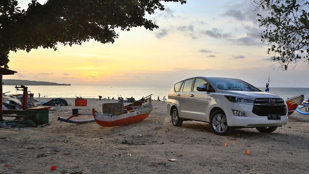 Test drive toyota kijang innova model terbaru di Bali