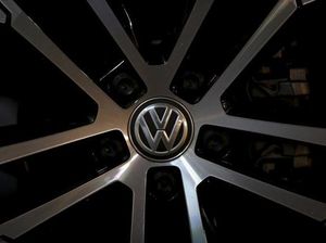 Otoritas Uni Eropa Gerebek Markas Daimler dan VW