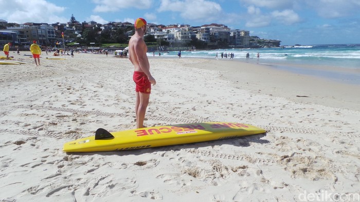 Melihat Baywatch di Pantai Bondi Sydney