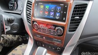 Sistem hiburan pada Pajero Sport.