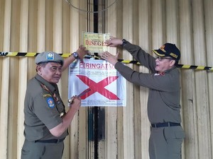 Pub dan Kios Baju Bekas di Bangunan Bekas Matahari Mal Disegel