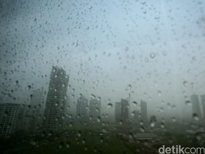 Hujan Deras Masih Mengguyur Surabaya dan Sidoarjo, Waspada Banjir Susulan